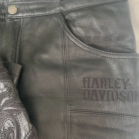 Women’s Harley Davidson Lined Leather Pants tribal Appliqué/Zippers at bottom. 8 - Picture 9 of 13